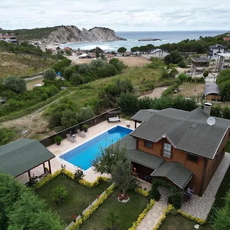 Sile Ahsap Havuzlu *