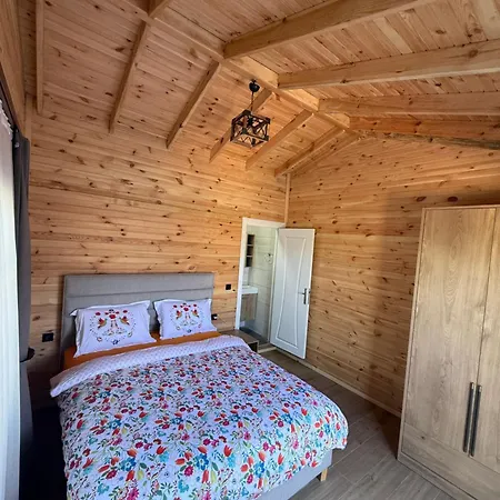 Sile Ahsap Havuzlu *