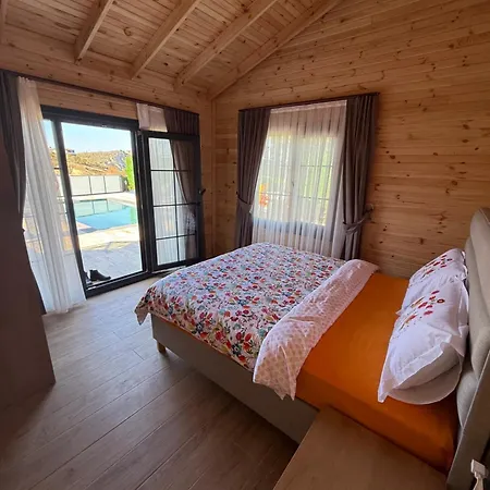 Sile Ahsap Havuzlu *